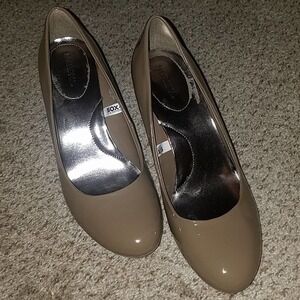 Merona Target 9 1/2 taupe colored heels